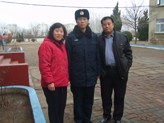 林同廷,山东省滨州市沾化区下洼镇人,1984年11月入伍,中共党员