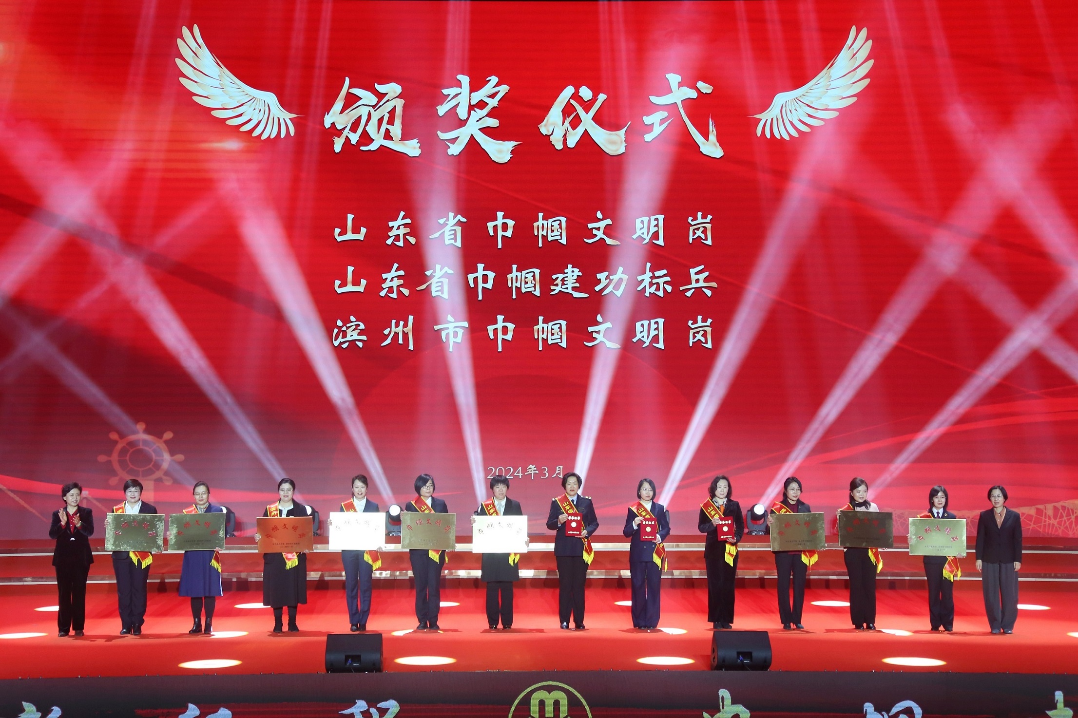 1711363015736578.jpg 1颁奖.jpg