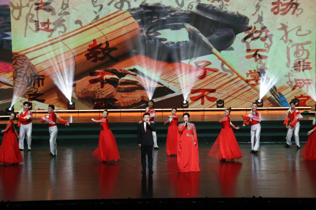 1744078825876707.jpg 中华好家风.jpg