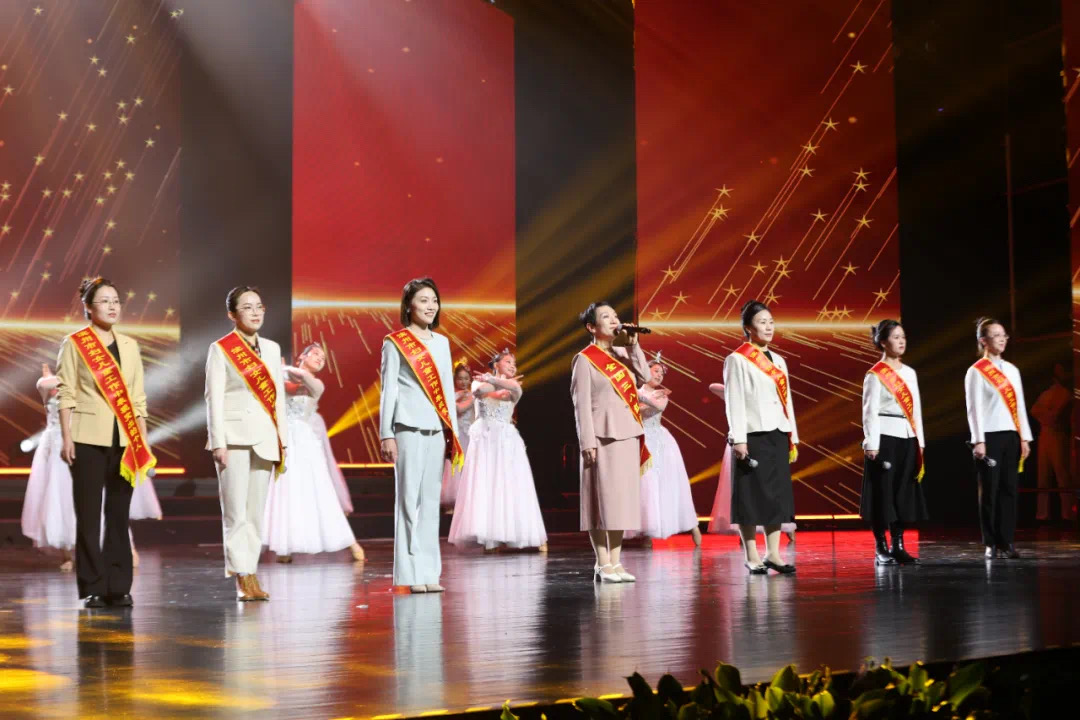 1744079131408994.jpg 绽芳华.jpg